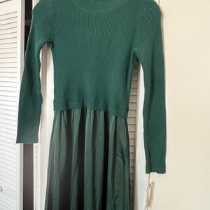Elegant, long green winter/fall dress